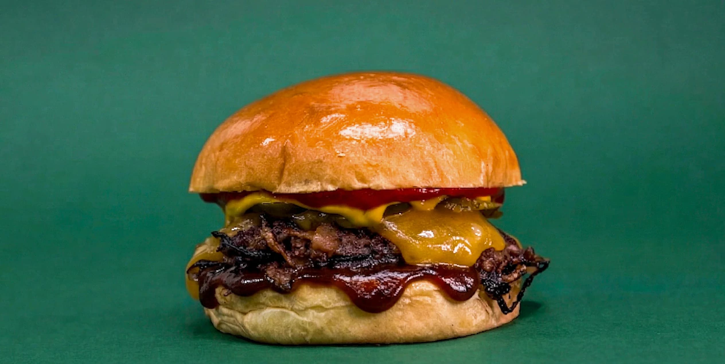 Smash-burger fra produktfotografering — matfoto og kampanjemateriell av Syntax Studio